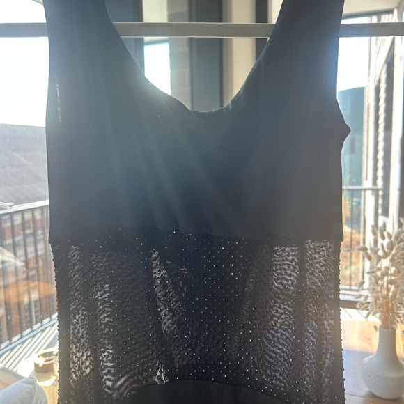 Elegant Black Off-Shoulder Dress - Picture 4 of 4